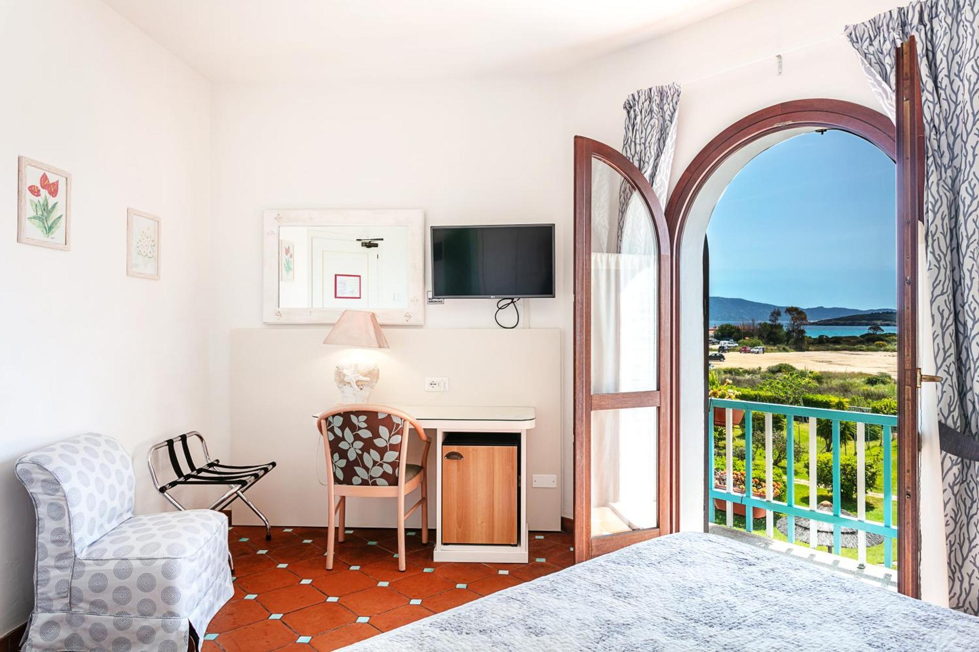 Hotel Stefania Boutique Hotel By The Beach Olbia Eksteriør billede