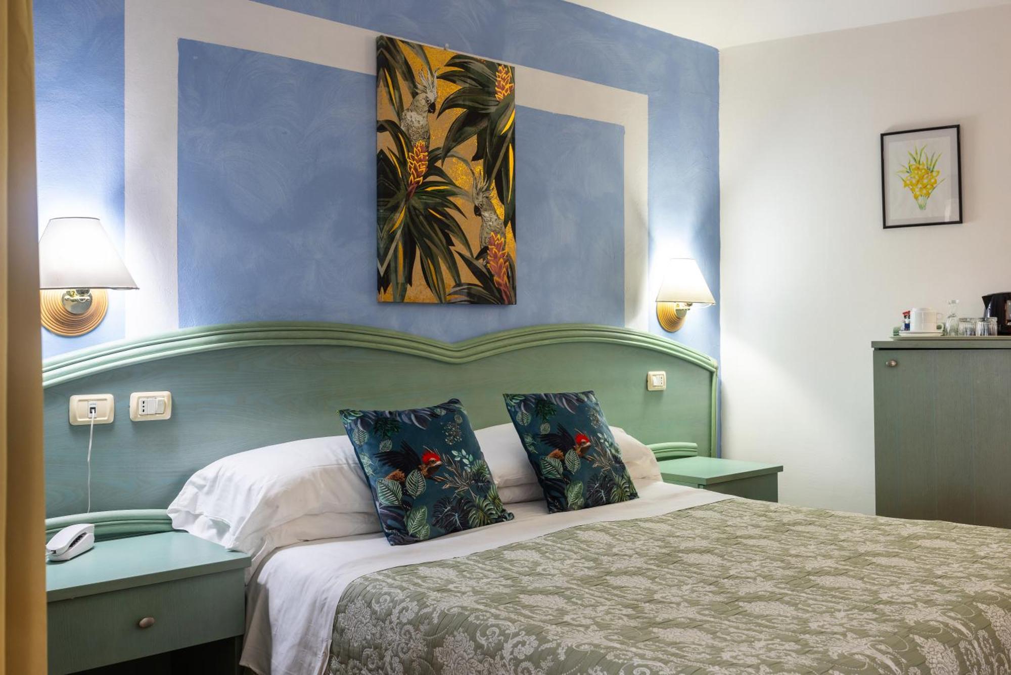 Hotel Stefania Boutique Hotel By The Beach Olbia Eksteriør billede